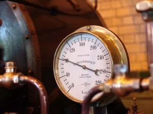 Die einwaldfreie Qualität des Trinkwassrs, genutzt als Speisewasser zur Dampferzeugung, darf nur eine geringe Härte aufweisen.